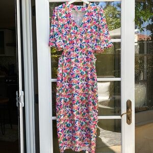 Cute summer dress with open side waist.